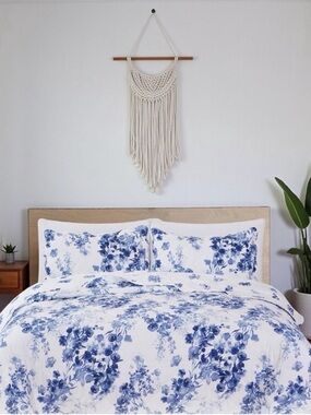 NEW Anthropologie Blue & White  Floral Queen Bedding Quilt & Sham Set